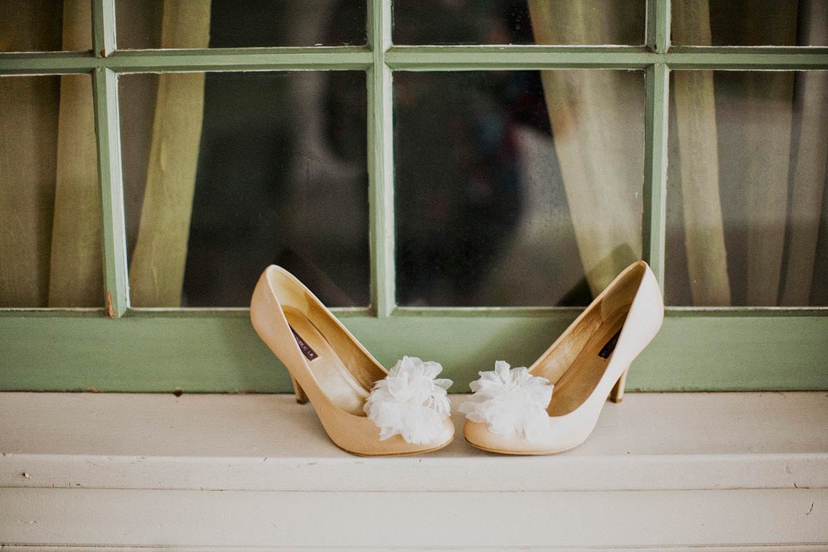 Feathers and silk organza petals shoe clips, style 503