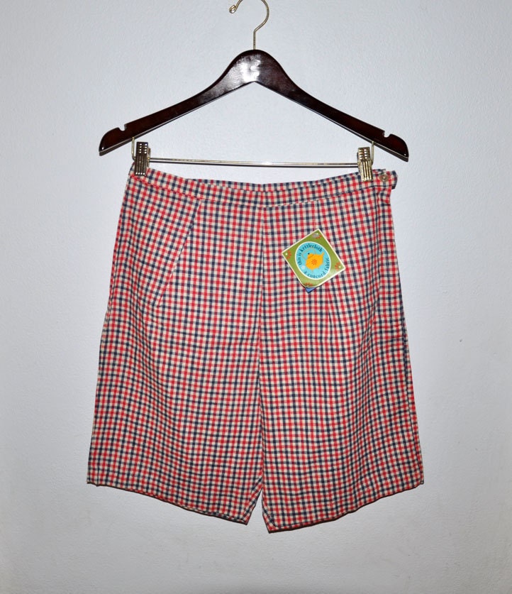 Adorable Picnic 1960s High Waisted Peddle Pusher Shorts