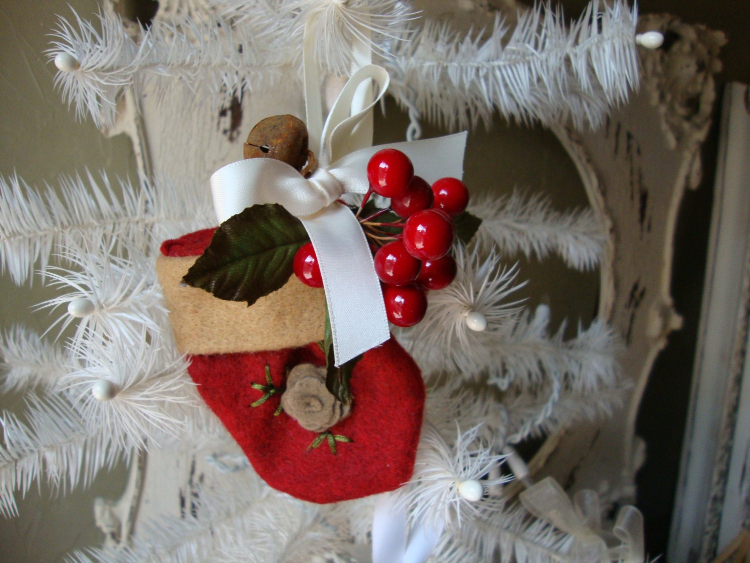 Christmas mitten stocking ornament Country style red felt mini mitten ornament with christmas floral embellishments and rusty bell