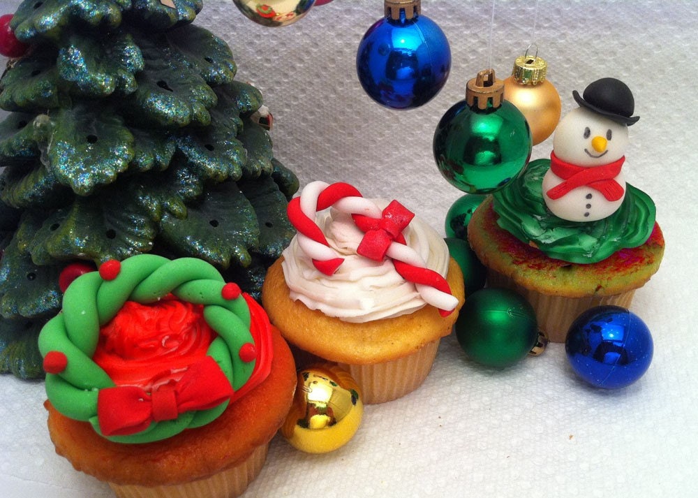Edible Christmas Cupcake Toppers - Santa - Snowman - Candy Cane - Gingerbread man