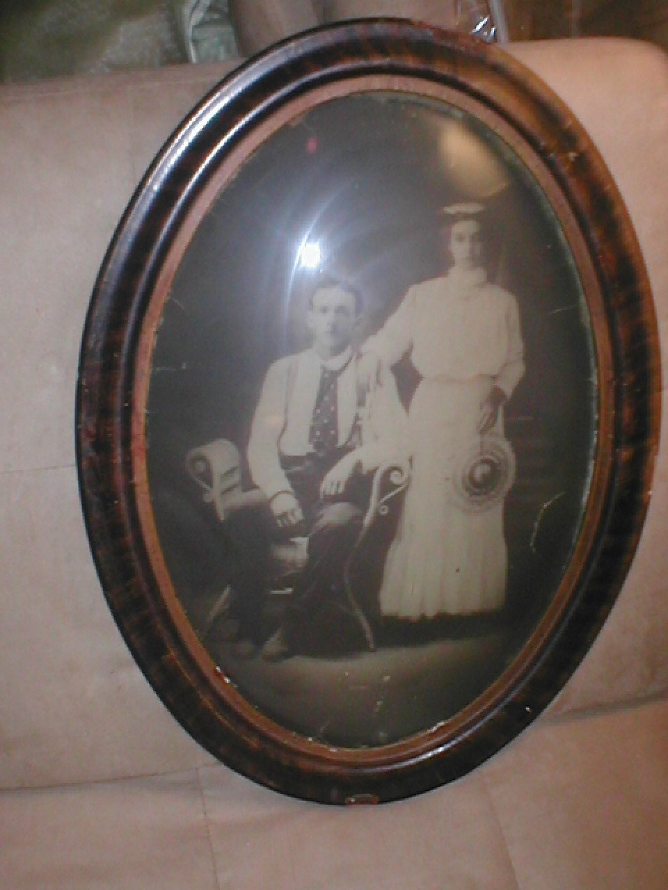 Large Antique Oval Picture Frame with Convex by yesteryearglam