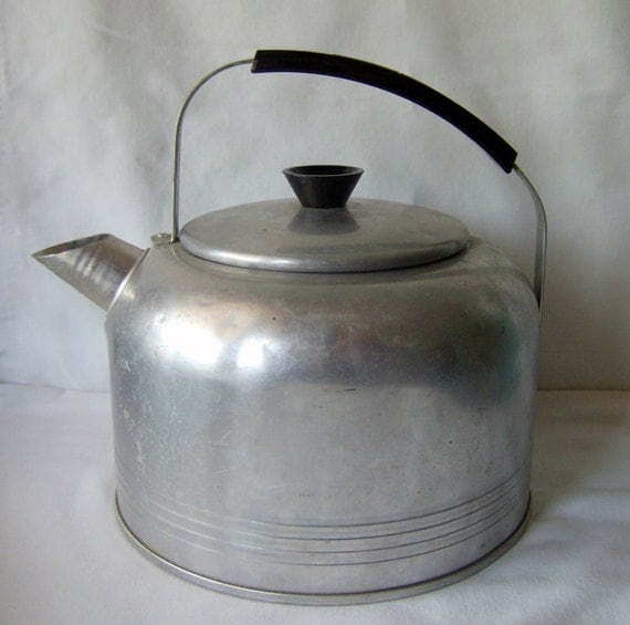 Large Vintage Chilton Ware Aluminum Kettle by redroofvintage