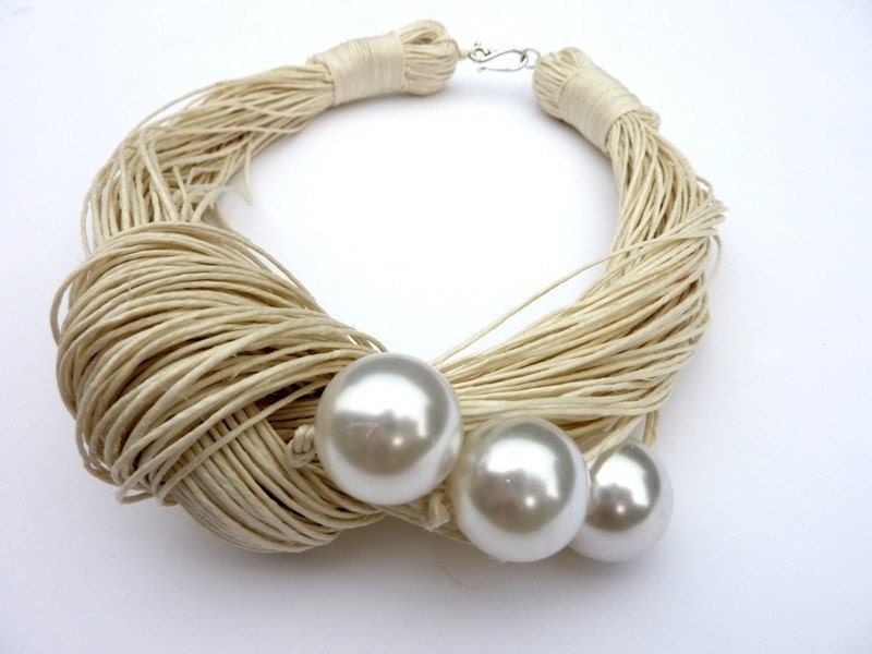 Just three pearls- Linen Necklace