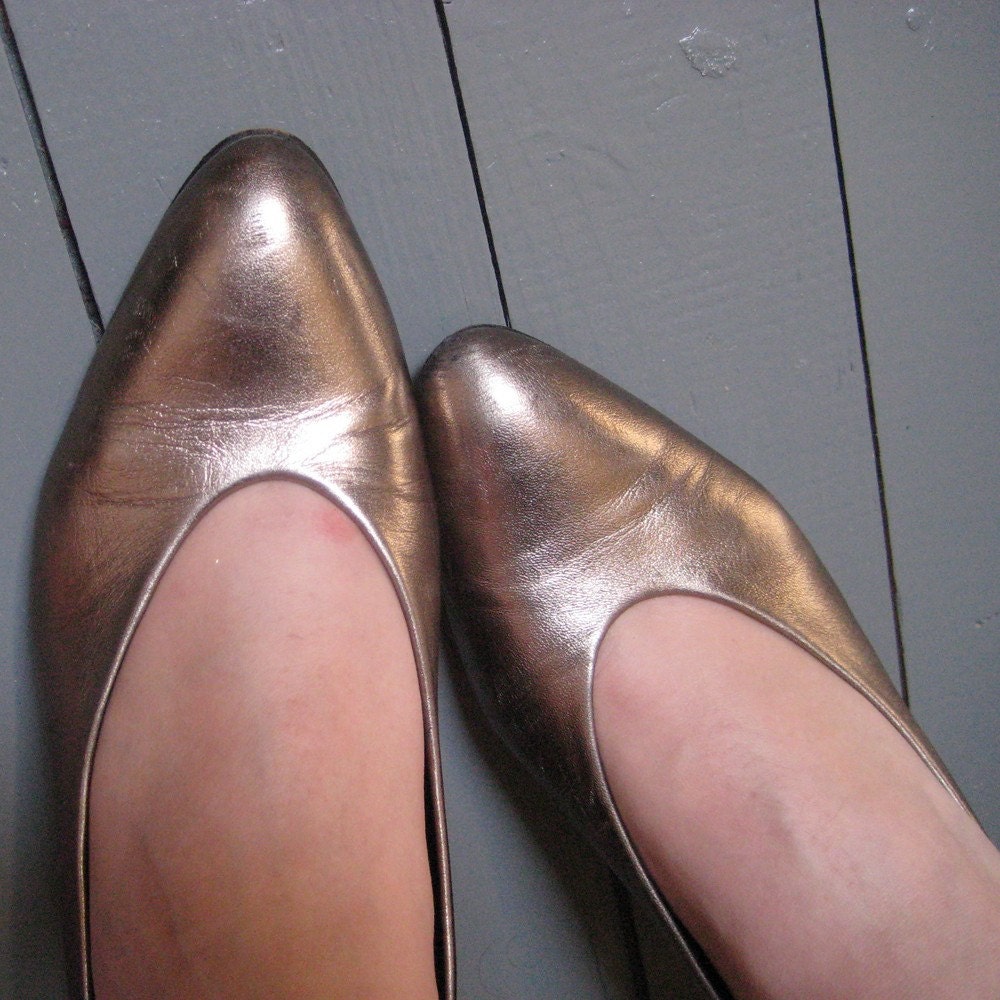 golden vintage pumps