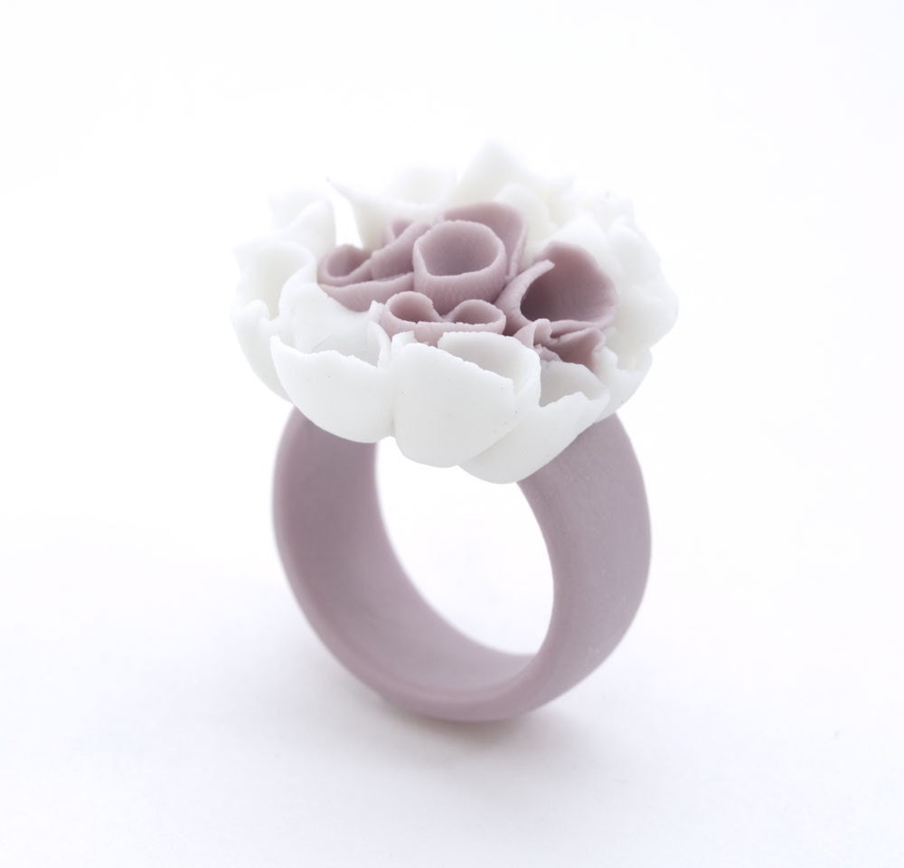 Aragonesa Flower Porcelain Ring, Purple and White