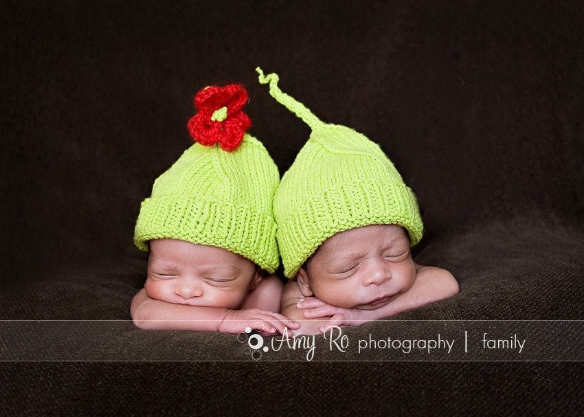 IN STOCK Twin set cotton knit hatsTwo peas in a pod, seamless hats for twins boys or girls, Newborn-3 months or any sizePerfect photo prop