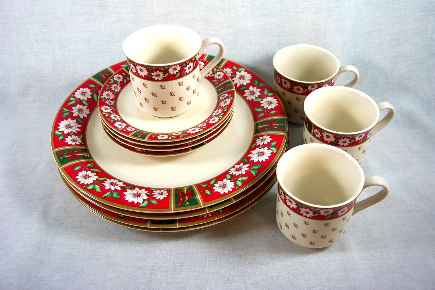 Christmas Dinnerware Charlton Hall by Kobe FREE by DaisyandFlorrie