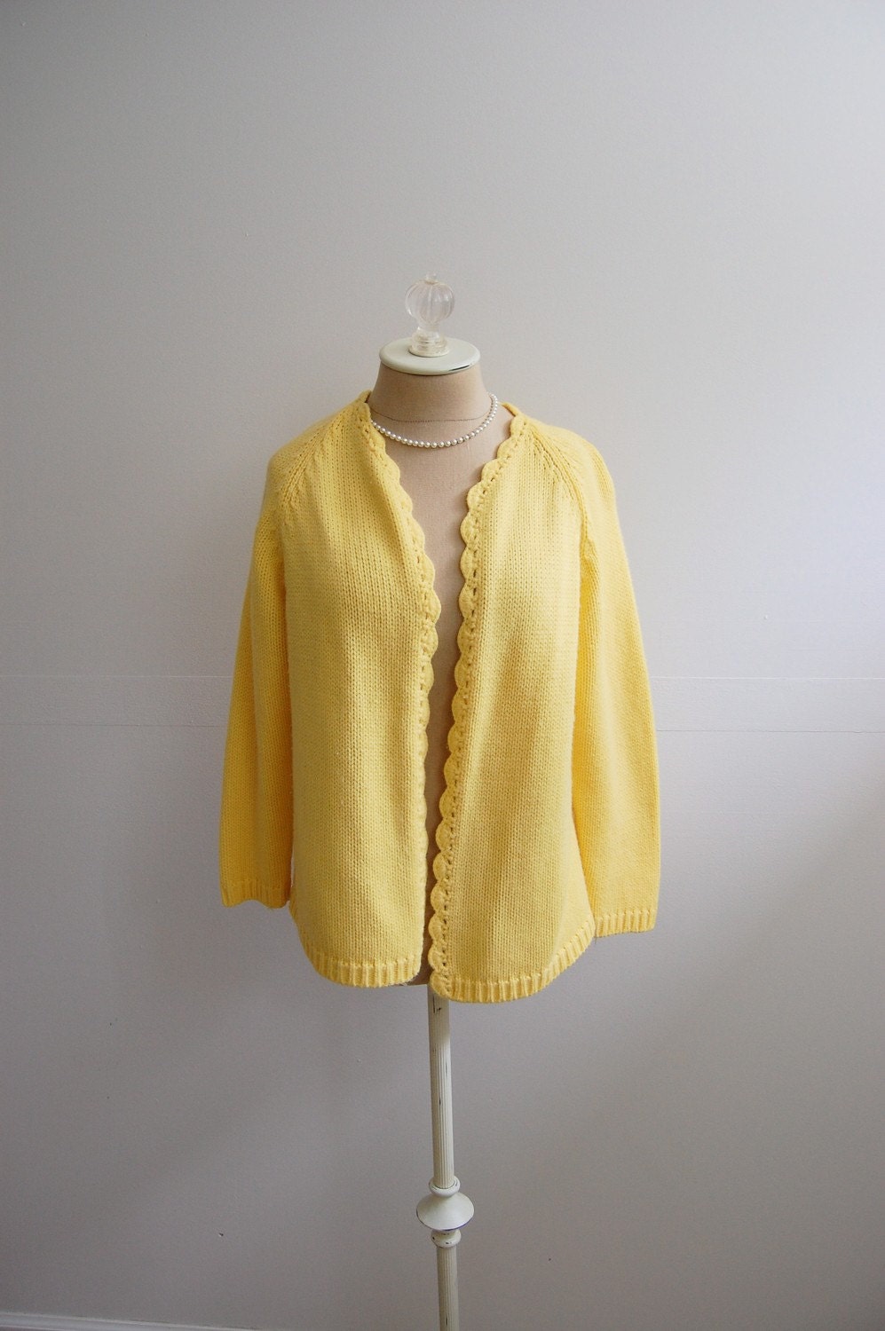 The Reese- Vintage 1950s Rockabilly Pin Up VLV Buttercup Yellow Scalloped Wool Cardigan Sweater Size XL 2X