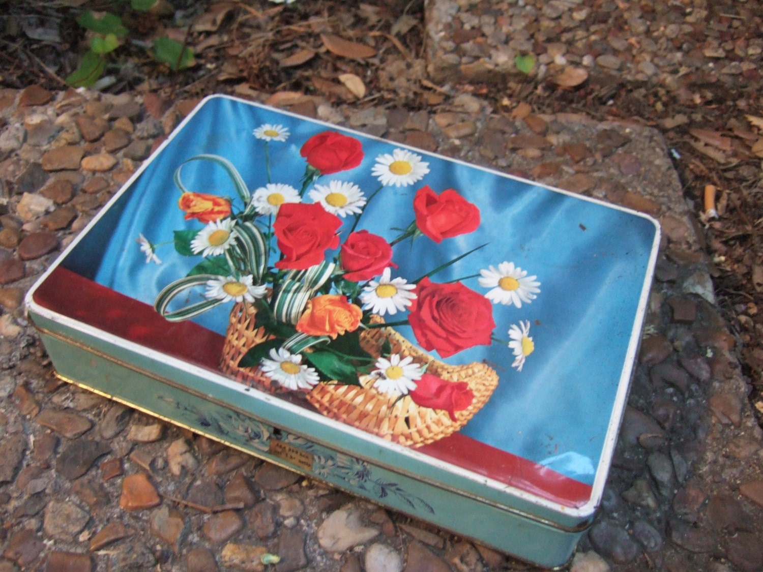 Vintage Tin Floral Box - Super Shabby Chic