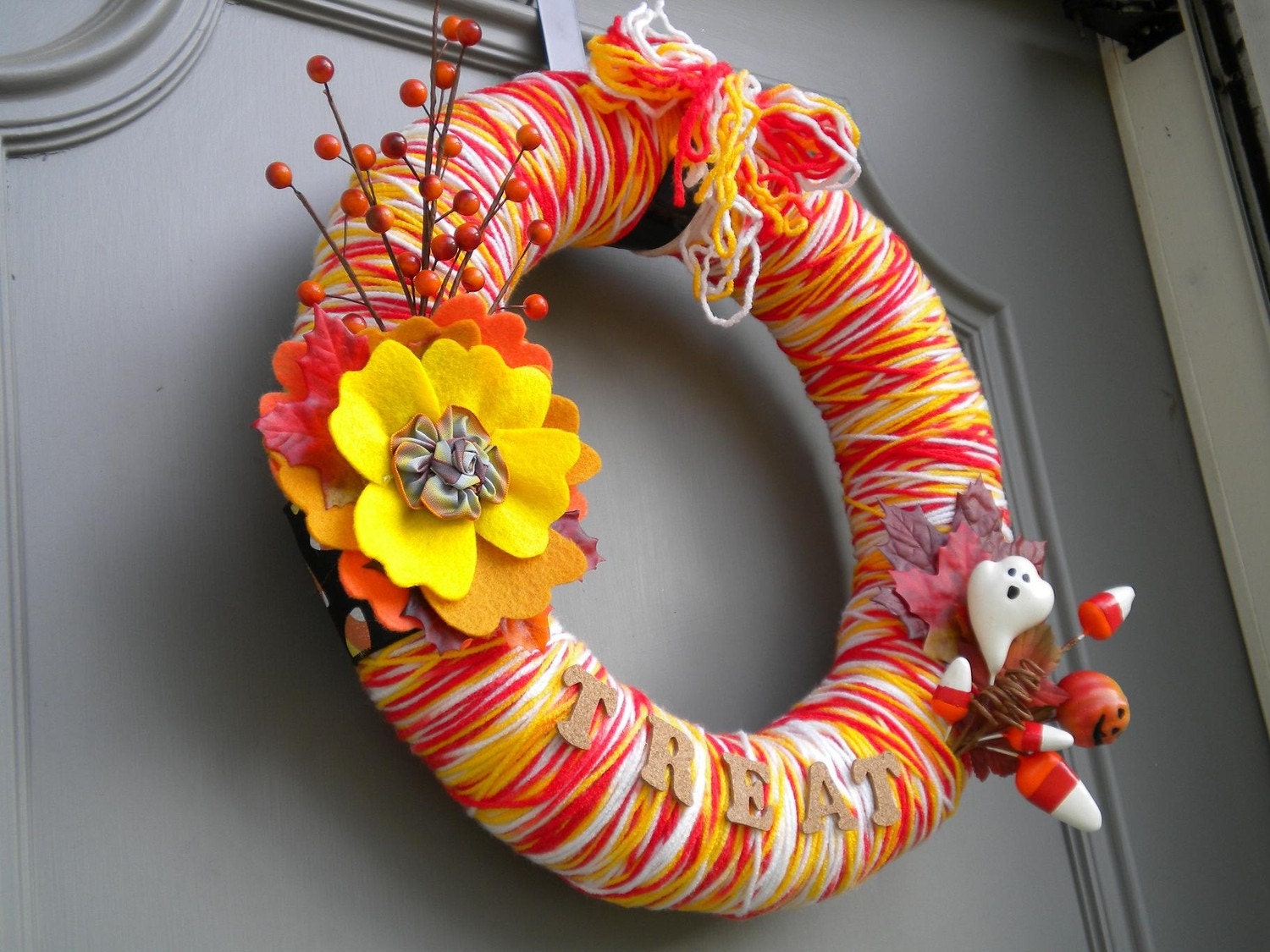 Treat Halloween Yarn Wreath - SolHeritage