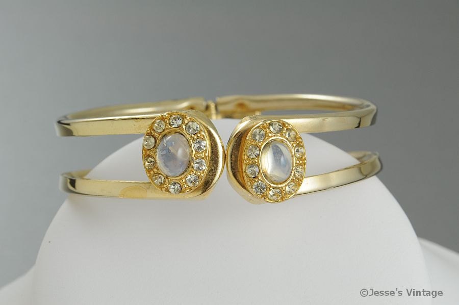 Vintage Bracelet Gold Tone w Rhinestones Clamper Style