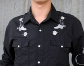 Black embroidered Pearl Snap shirt sz M