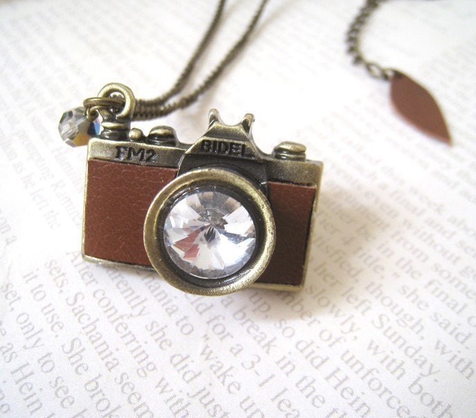 Vintage Style Brown Leather Camera Necklace