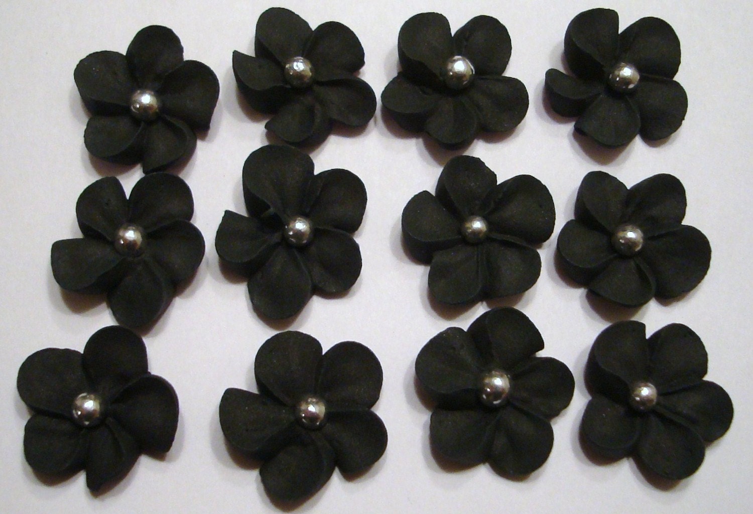 100 BLACK Royal Icing Flowers w/ silver sugar balls for Cake Decorating Il_170x135
