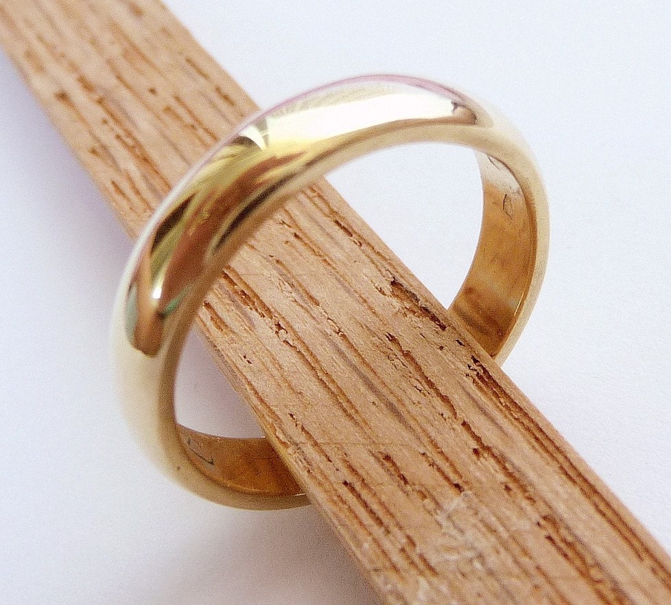 Gold wedding band mens wedding ring classic ring with polished shiny finish men woman