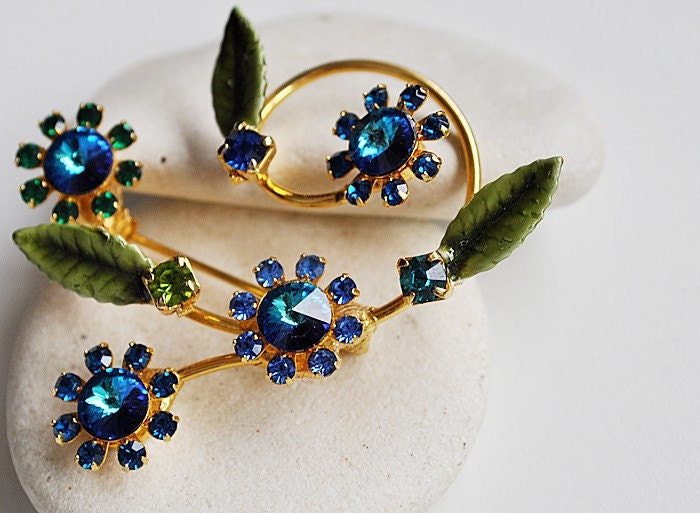 Vintage Sapphire Blue Flower Brooch