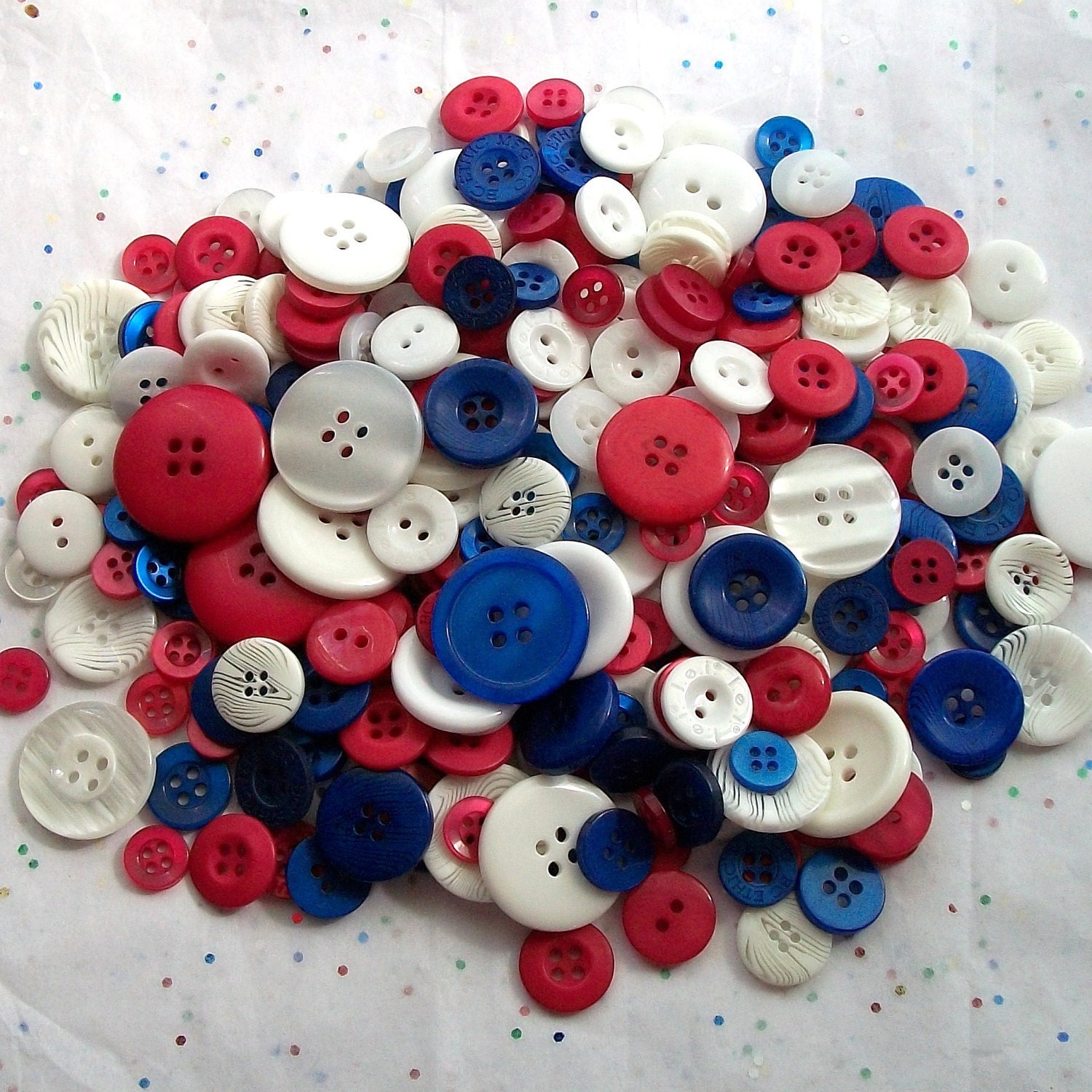 25 Button Mix, Red White Blue, 4th Of July Mix - assorted sizes - Grab Bag - Crafting - Jewelry (b851 -)