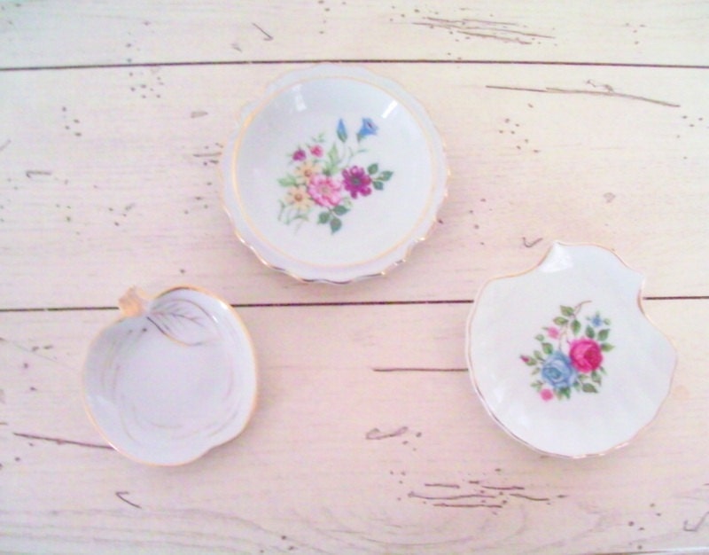 Vintage Butter Pats Trinket Dishes White Cottage Chic Dishes  Made In Japan Gold Edging Eco Wedding Cottage Decor