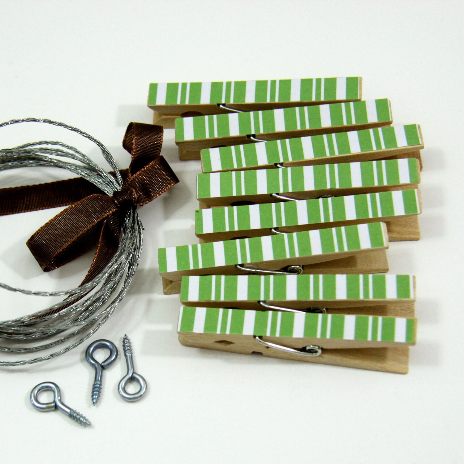 Clothesline Kit. Green Stripe Clothespins and Hanging Wire