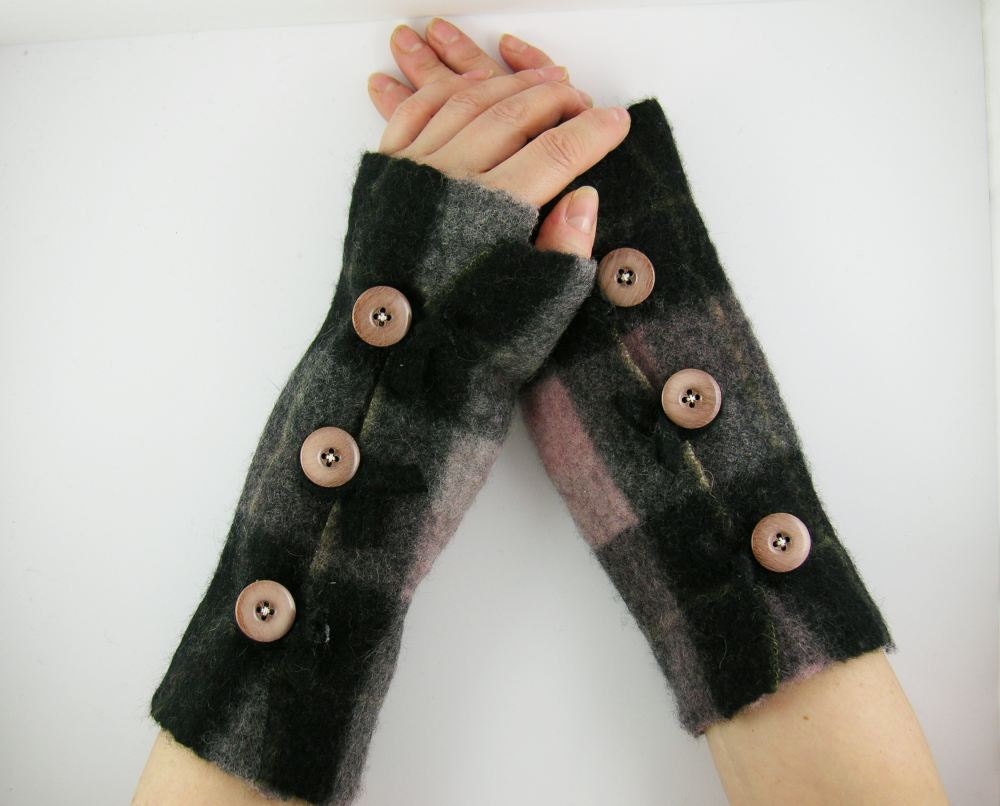 arm warmers fingerless mittens fingerless gloves arm cuffs recycled wool plaid black grey pink eco friendly for her women