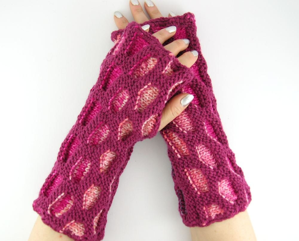 Fingerless gloves fingerless mittens women arm warmers knit honeycomb motif fashion pink magenta hot pink curationnation