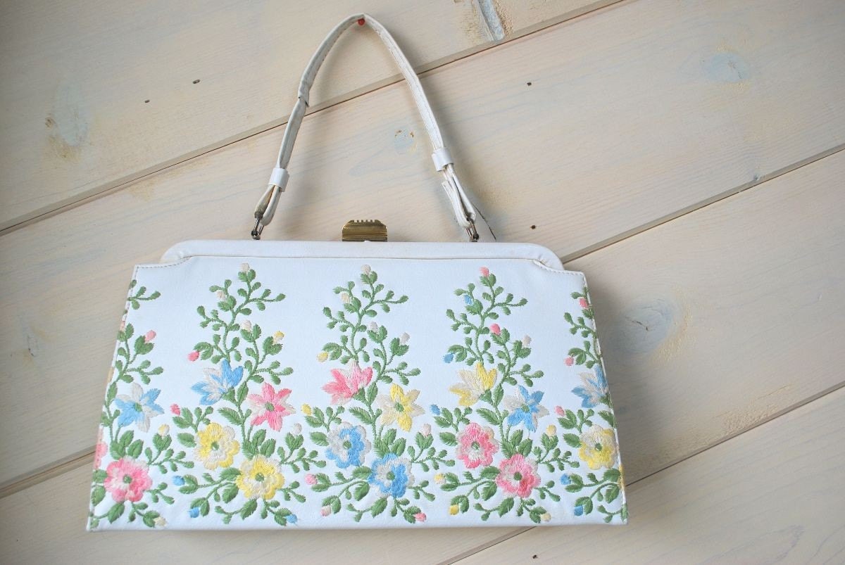 Vintage Cream Britemode Purse with Embroidery