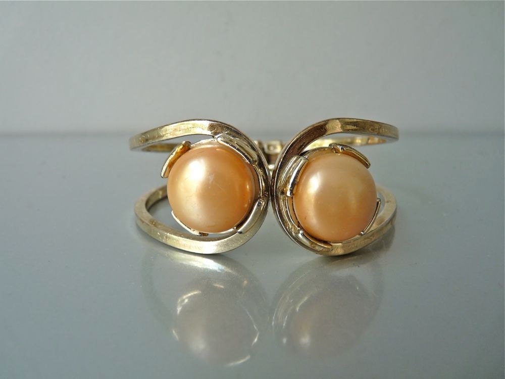 Vintage faux pearl clamper bracelet
