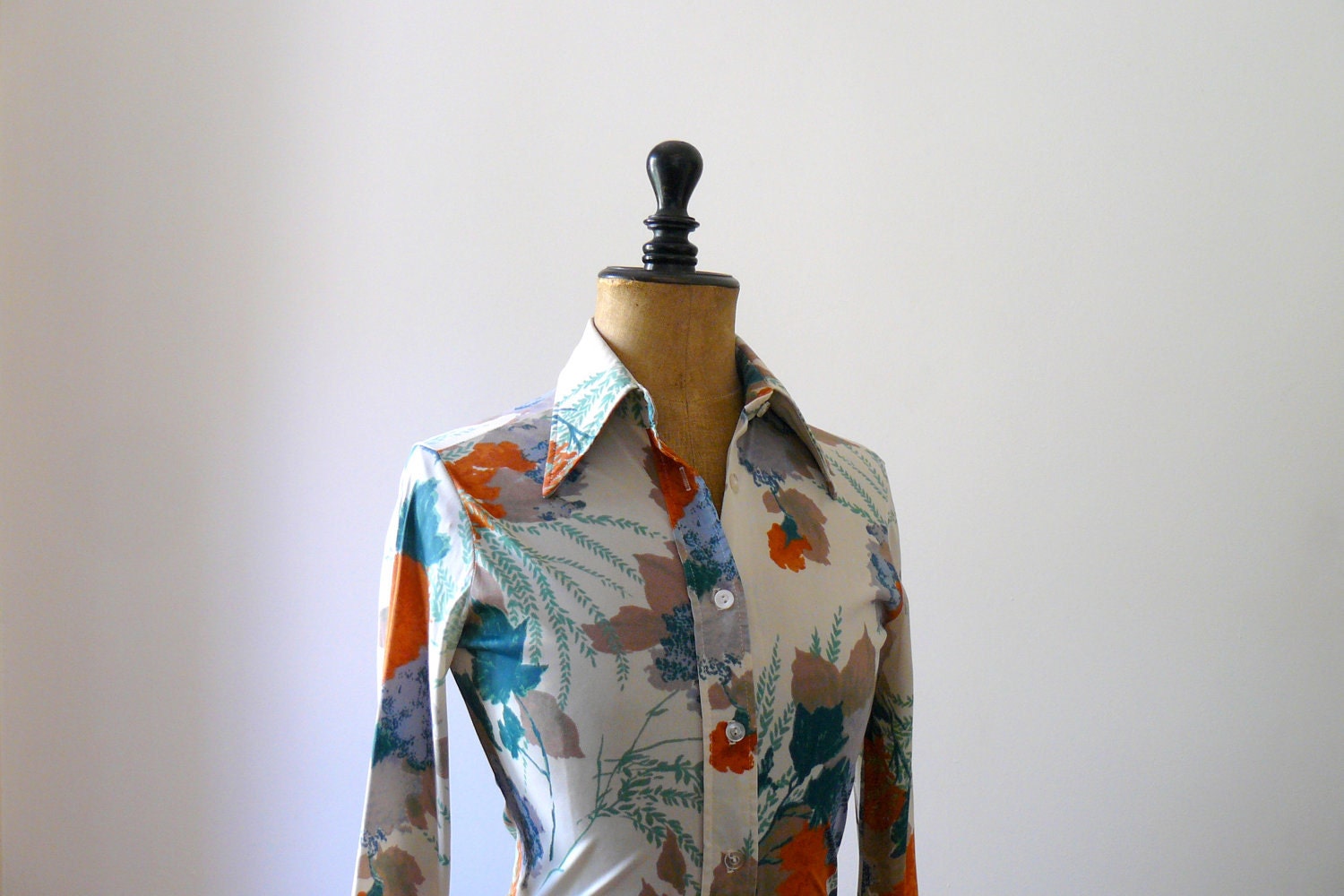 Vintage 1970s rust and green blouse. floral print blouse