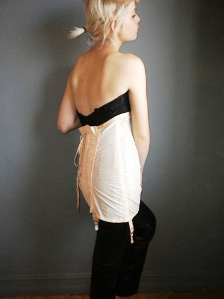 1930s 1940s peach corset / lacing hooks eyes/ s sm m