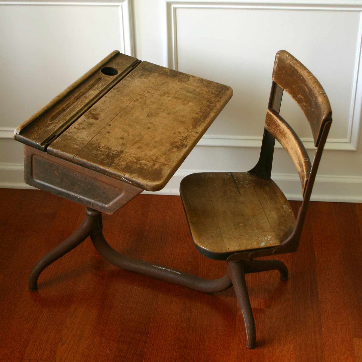 Vintage School Desk. Wooden. Antique. Childrens. 1930s. Primitive. Farmhouse. Rustic. Elementary. Home School. Christmas Gift. Vestiesteam.