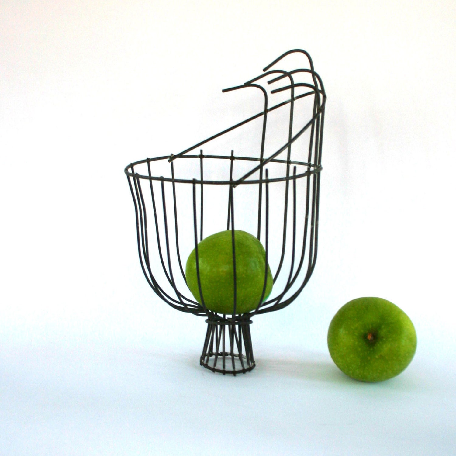 Vintage Industrial Wire Basket. Metal Apple Picking Basket. Modern Alternative Cornucopia. Farmhouse Thanksgiving Table Decor. Vestiesteam.