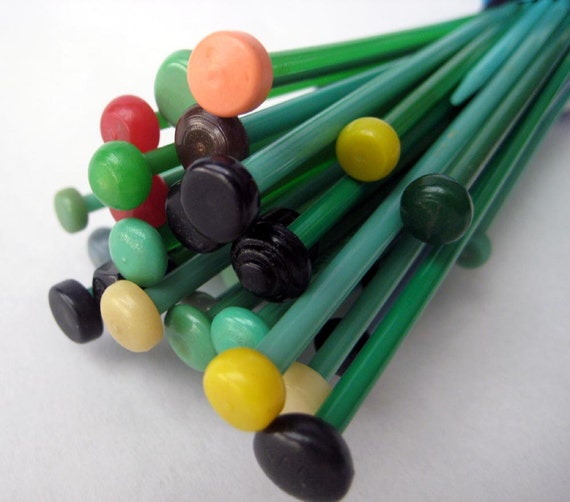 37 Vintage Knitting Needles DESTASH Green Plastic by sewnewthings