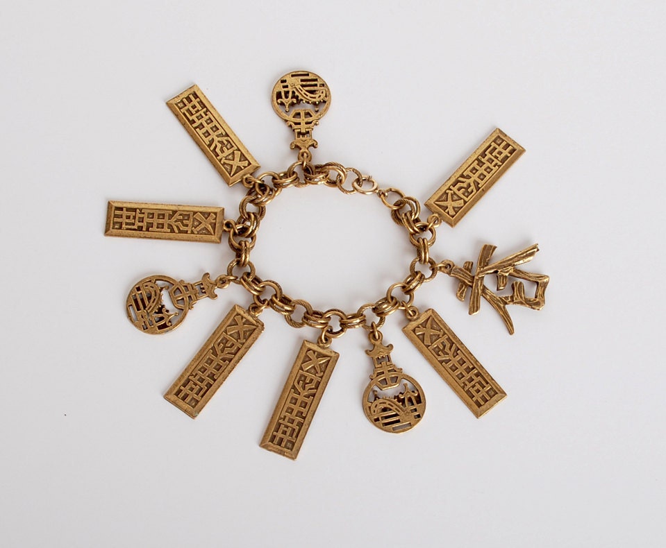 Vintage 60s Gold Metal Oriental Charm Bracelet