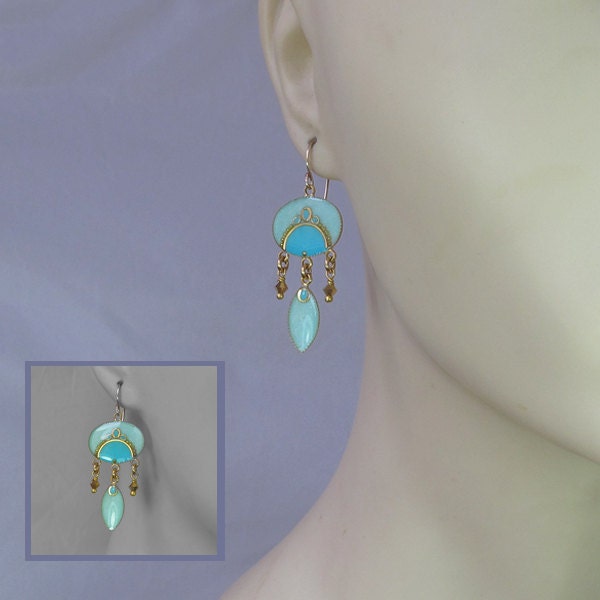 Mint, Turquoise Exotic earrings, Gold Earrings, Dangle, Magic mint Oval and marquise hanging, gold Crystal Dorado , lightweight earrings