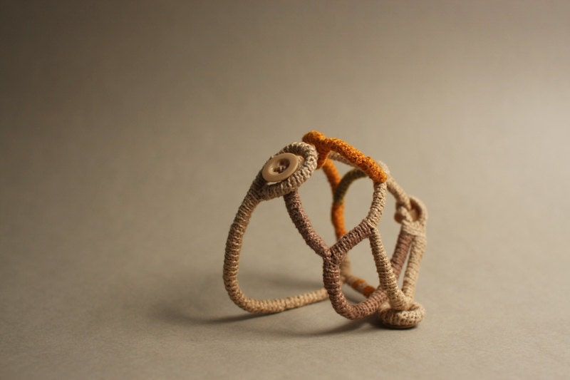 Crochet bracelet - dancing lines