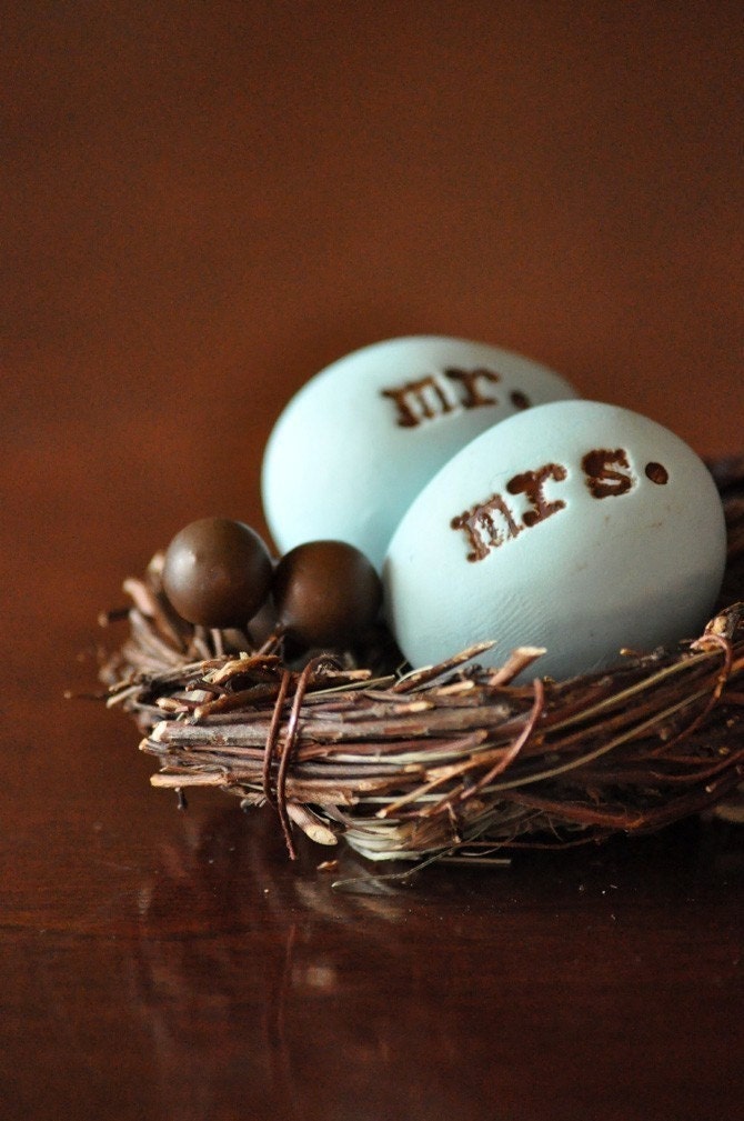 Mr. and Mrs. eggs and nest 3inch