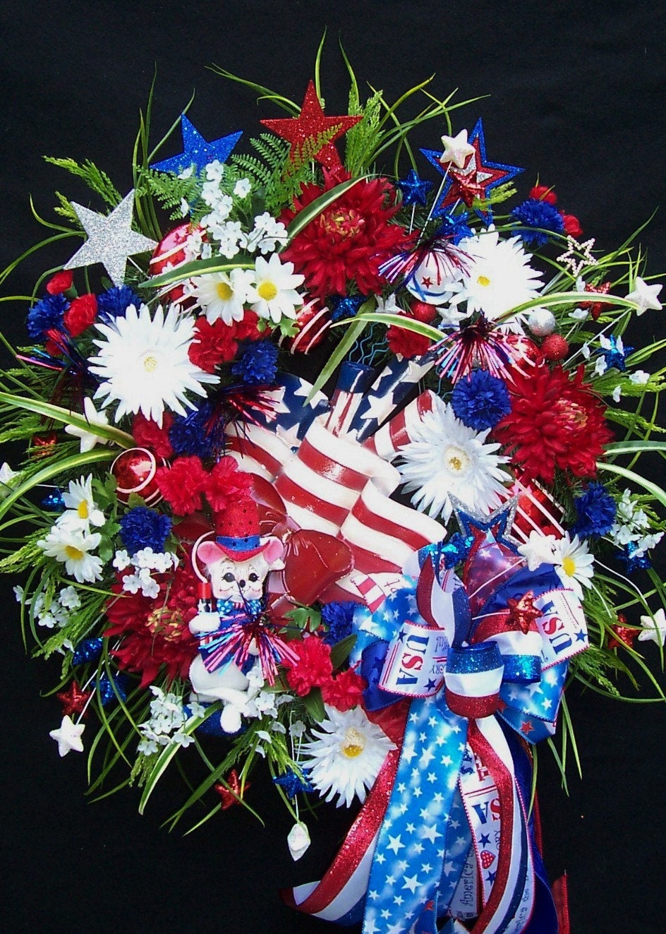 FIRECRACKERS  FLAG  And  ANNALEE Mouse  Patriotic Wreath