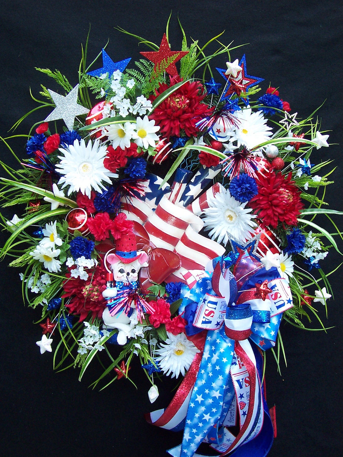 FIRECRACKERS  FLAG  And  ANNALEE Mouse  Patriotic Wreath