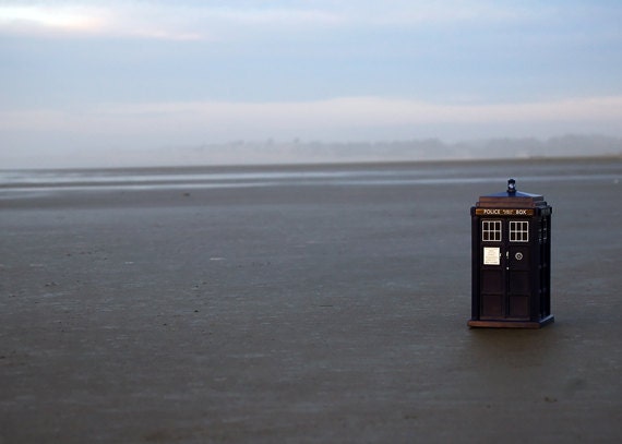Tardis - Dr Who, David Tennant - Police Box, Bad Wolf Bay, Oregon, Beach, Ocean Sea Blue, Geeky - 5X7 Photograph