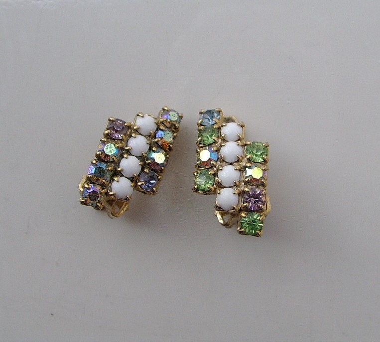 SALE )) vintage AB Aurora Borealis Rhinestone Milk Glass madmen Clip Earrings