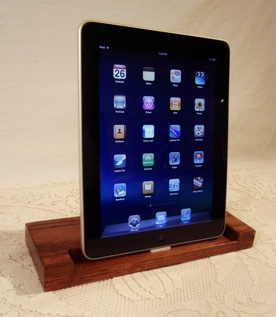 iPad - iPhone - iPod - Dock - Sync and Charging Station- Oak - style V1 (Yes for the iPad )