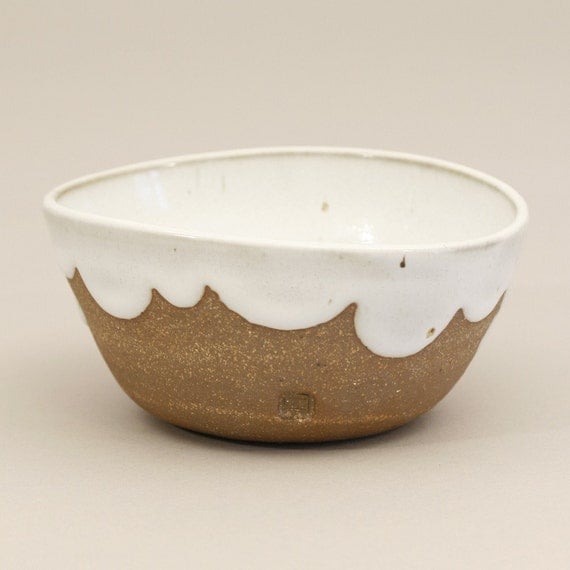 Stoneware Bowl with Scalloped Glaze, white
