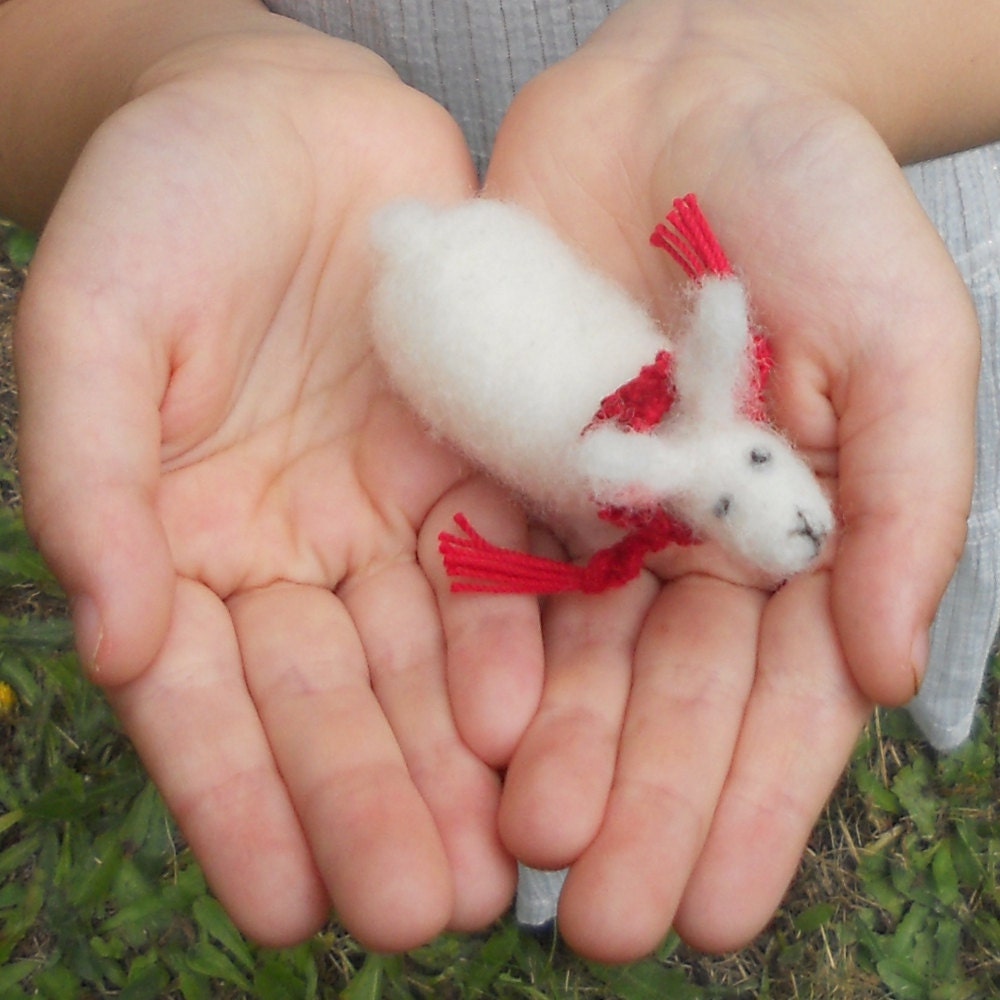 Small Felted Wool Winter Love Bunny, White Rabbit, Hostess present, Christmas gift ideas, Decoration, Needle felted, red and white