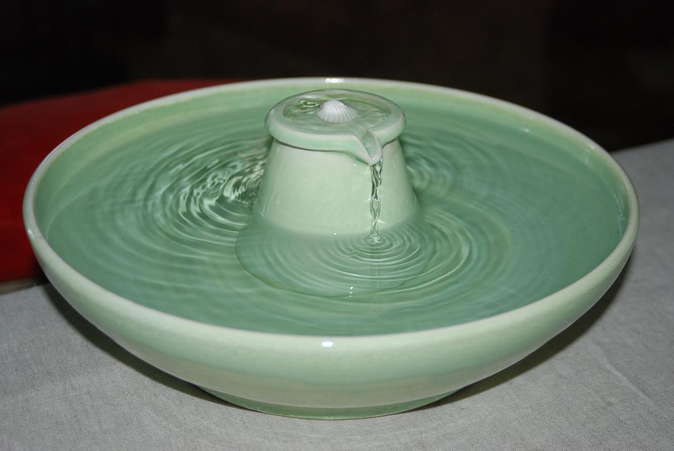 Handmade, Food-safe, Ceramic Cat Fountain "Turretella"