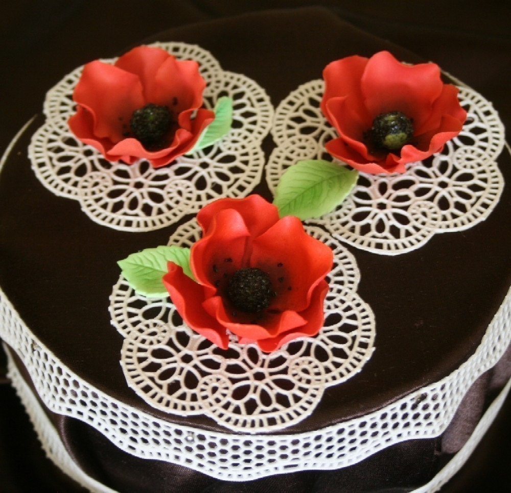 24 Edible White Lace Rosettes Doilies 3 inch