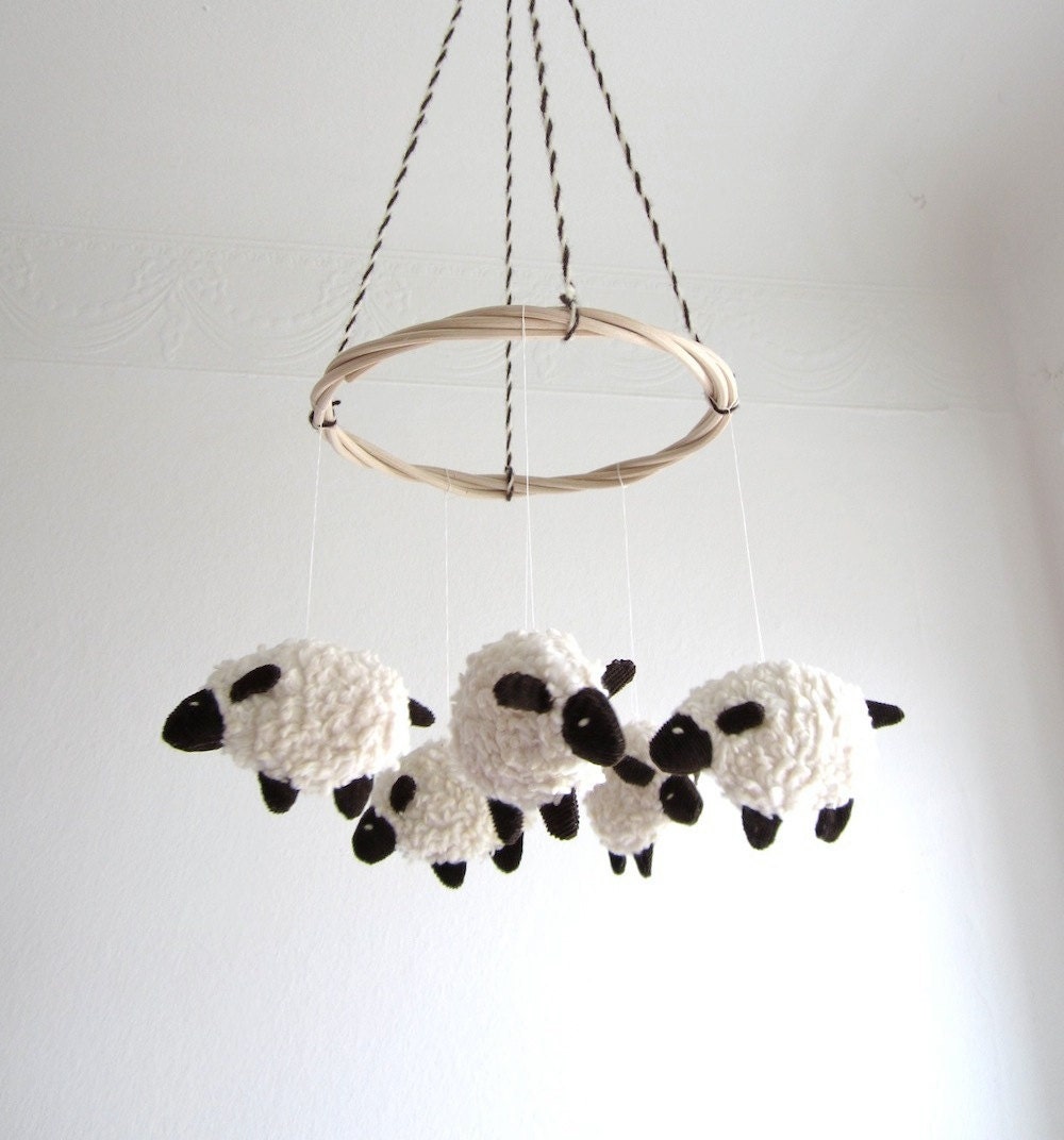 Baby mobile, sheep, lamb, nursery decor, baby gift, shower gift, white, brown, cosy, can be vegan