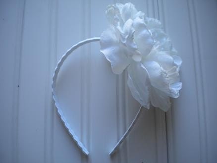 Zigzag Wire Headband with White Peony