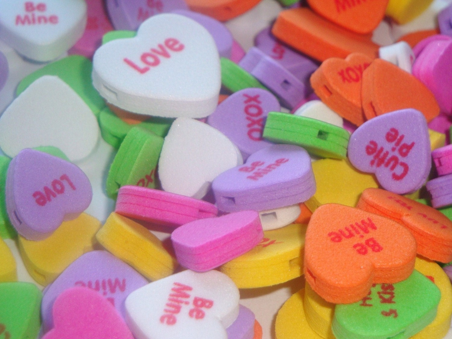 25 Fabulous Foam Conversation Heart Beads