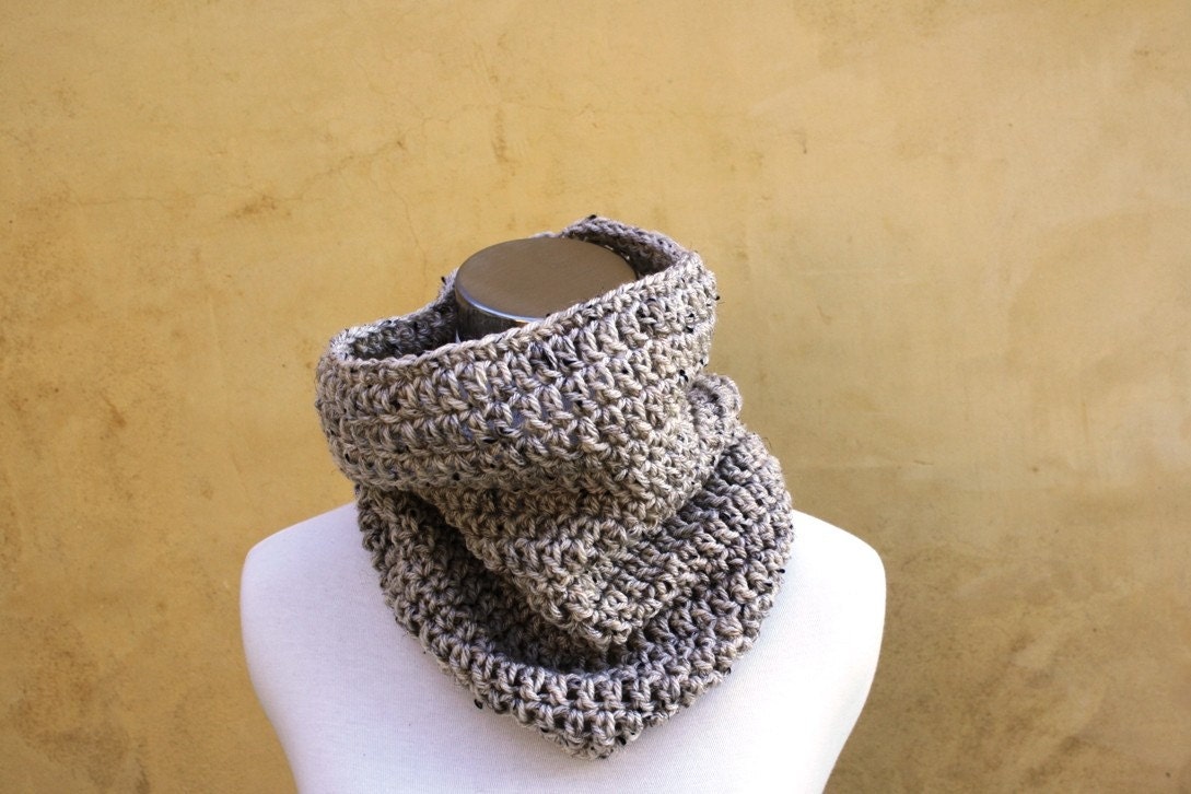 Crochet Cowl in Oatmeal