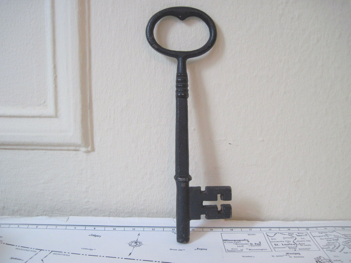 1970s Decorative Black SKELETON KEY Wall Hanging, Cast Iron Paperweight, jailer's key, VICTORIAN revival